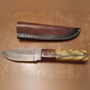 New Damascus steel blade men's hunting knife with sheath yellow marbling